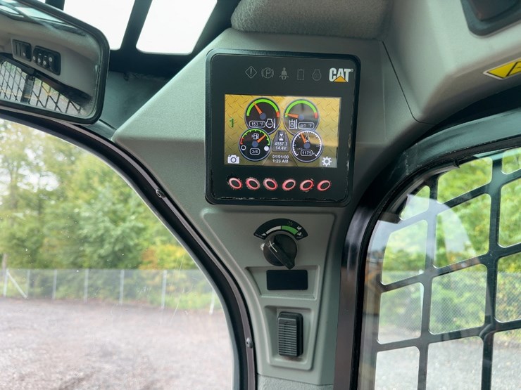 2019-caterpillar-259d-image-30