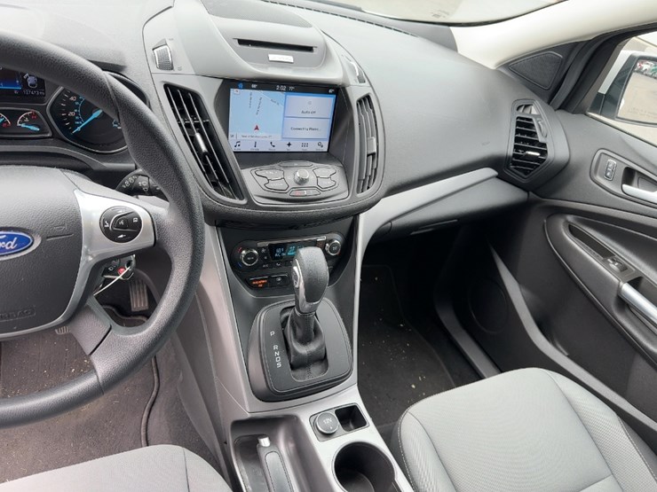 2016-ford-escape-se-image-19