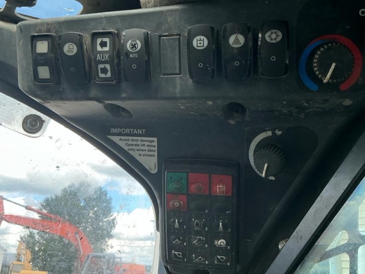 2014-deere-333e-image-43