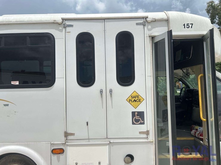 2015-chevrolet-express-4500-image-22