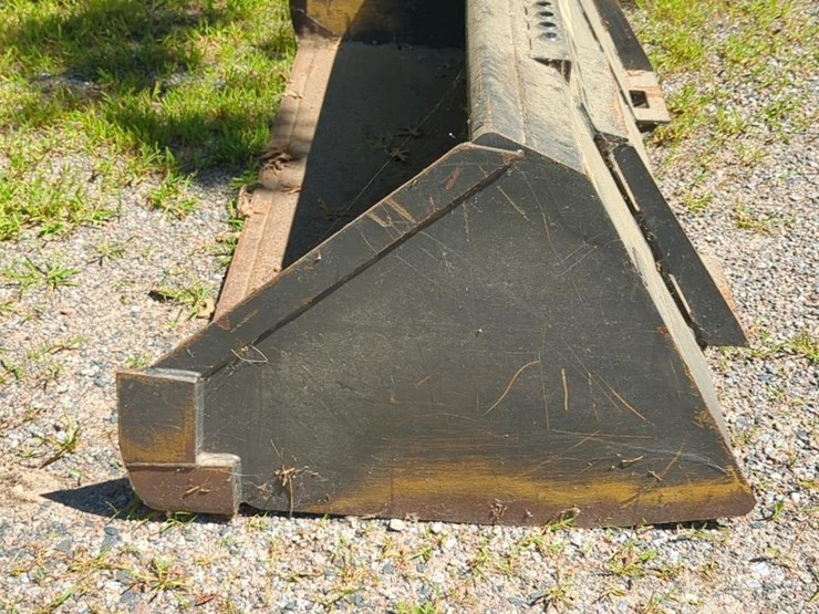 70"-bucket-skid-steer-attachment-image-3