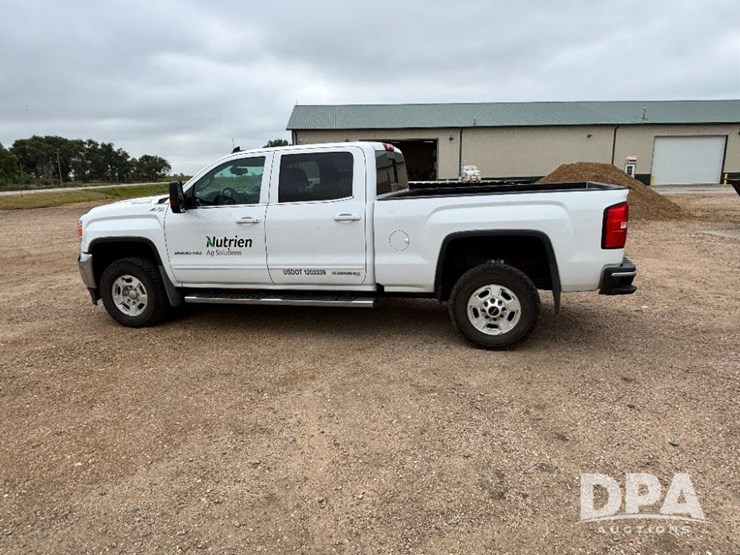 2017-gmc-sierra-2500hd-image-13