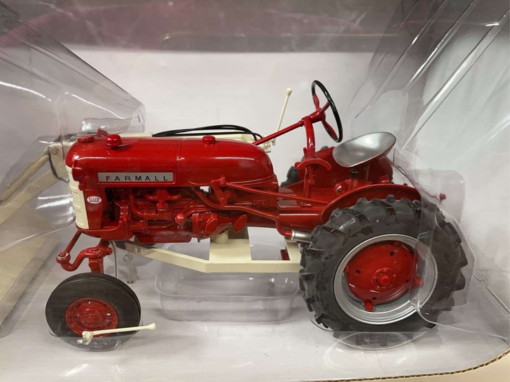 1/16-farmall-560-cub-w/loader-2013-pork-expo-nib-sc-image-7