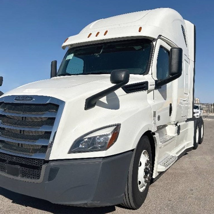 2020 FREIGHTLINER CASCADIA 126