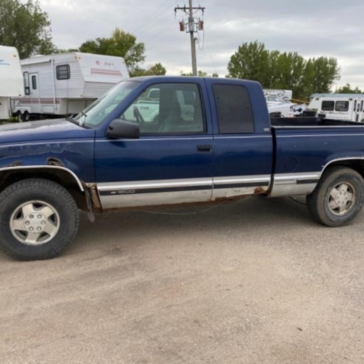 1995 Chevy Silverado 1500 5.7L V8, Auto, Ext. Cab