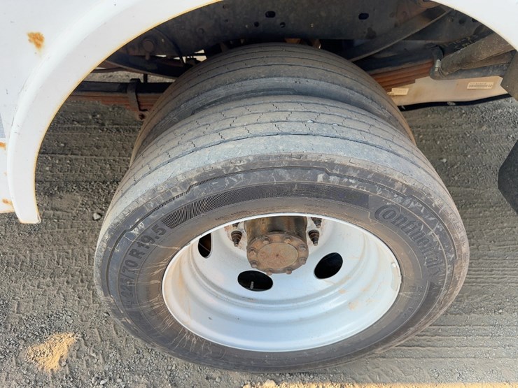 2012-ford-f550-xl-image-10