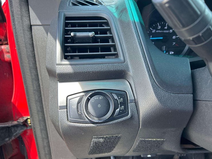 2014-ford-explorer-image-15