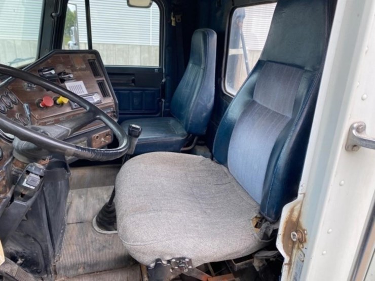 1995-freightliner-fld,detroit-60series,eaton-10sp.-image-63