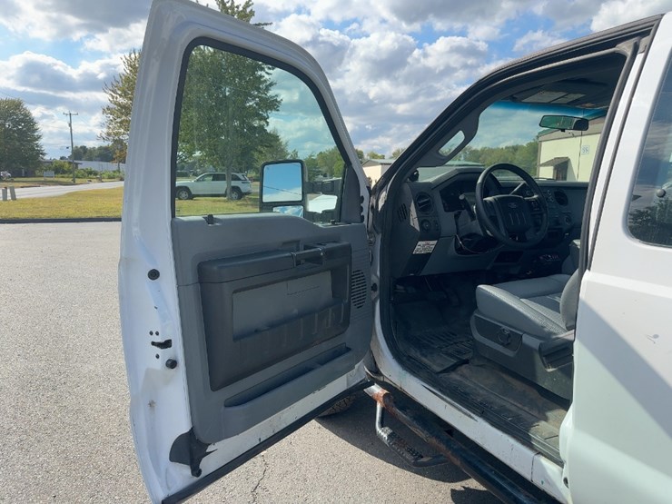 2016-ford-f250-xl-image-16