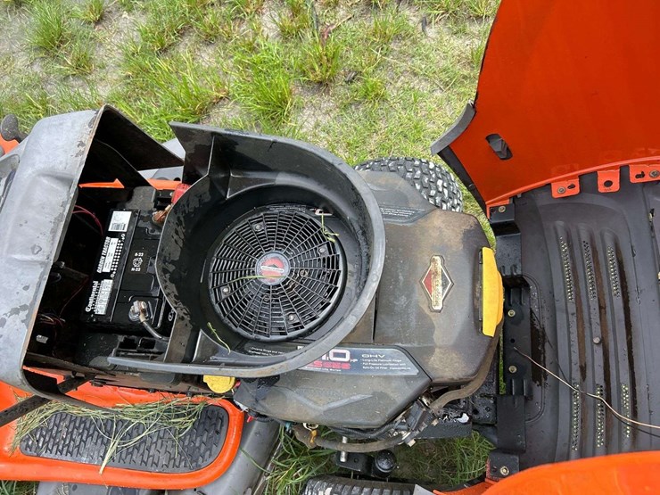 2006-husqvarna-yth2148b-48in-riding-mower-image-7