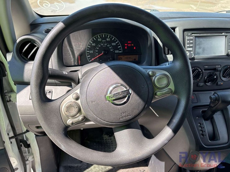 2017-nissan-nv200-image-17
