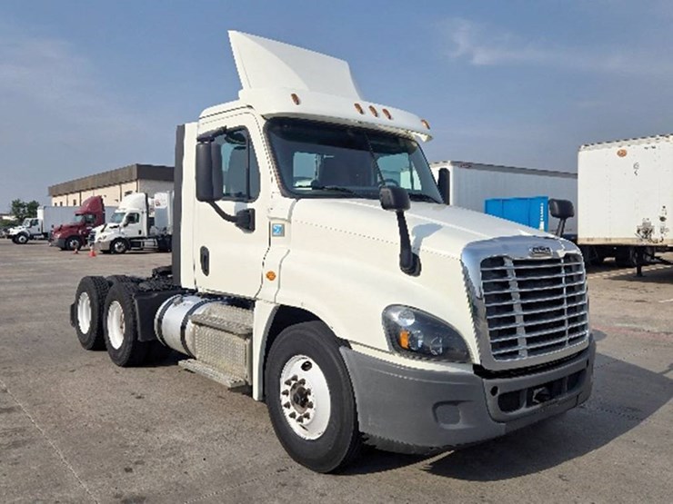2017-freightliner-cascadia-125-image-1