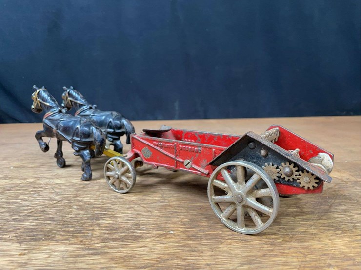 1/16-mccormick-deering-spreader-arcade-image-4