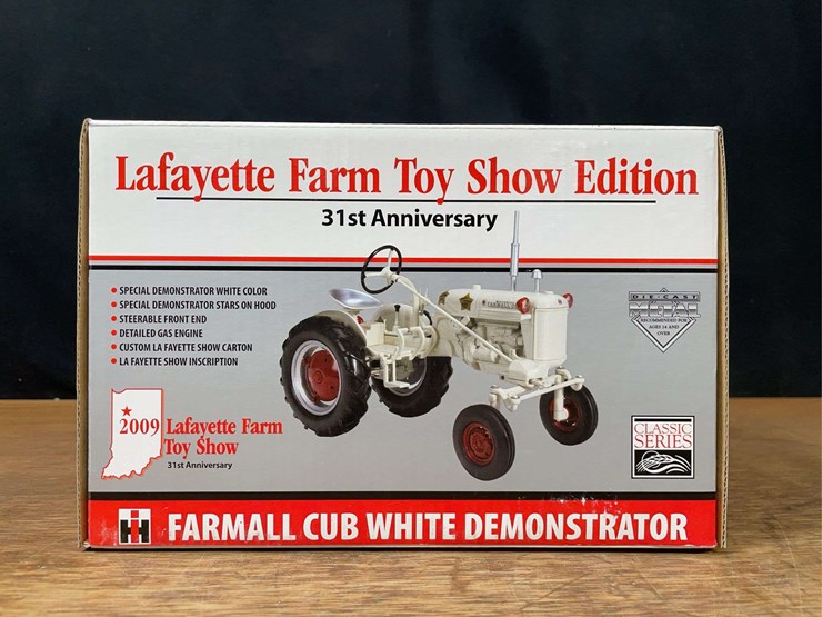 1/16-farmall-cub-demonstrator-2009-lafayette-nib-sc-image-4
