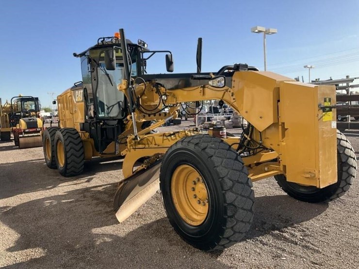 2012-caterpillar-12m2-image-4
