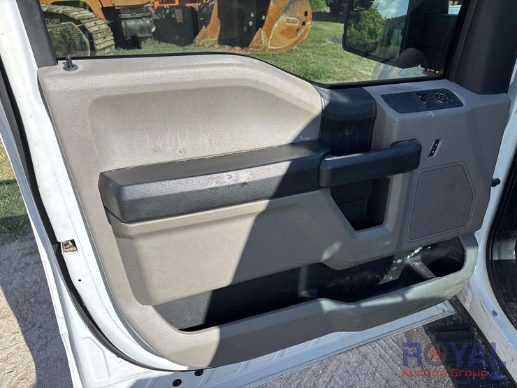 2017-ford-f150-image-12