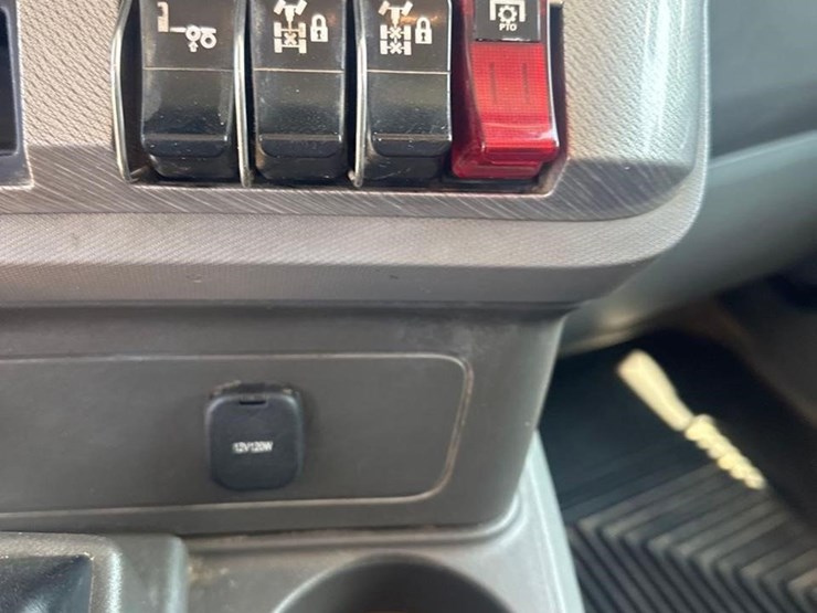 2016-kenworth-t880-image-33