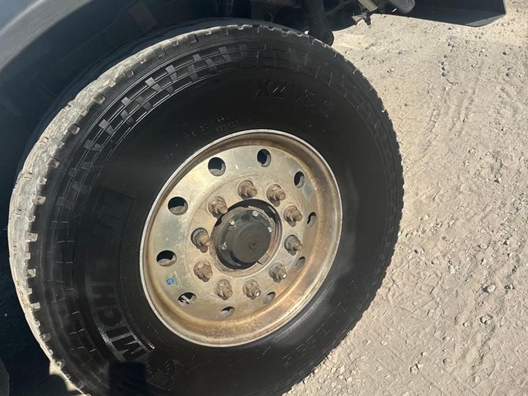2018-kenworth-t880-image-18
