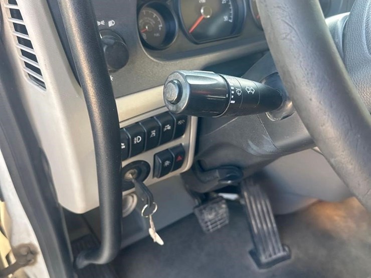 2019-peterbilt-567-image-32