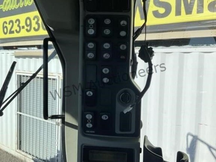 2012-caterpillar-12m2-image-28