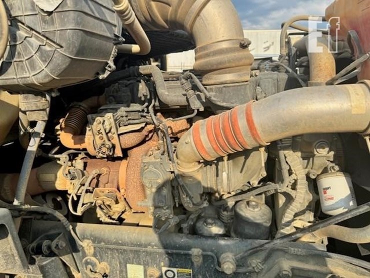 2017-kenworth-t880-image-19