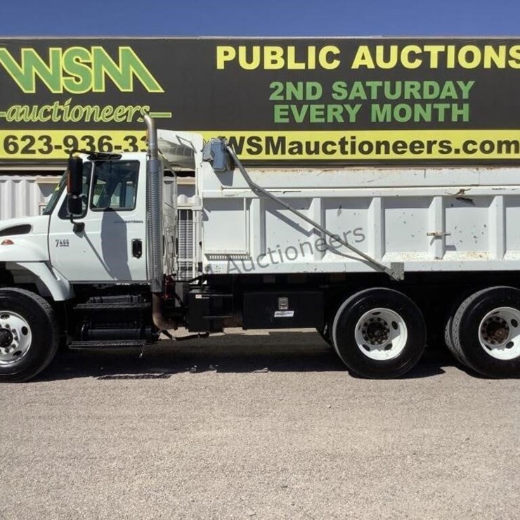 2004 INTERNATIONAL 7400