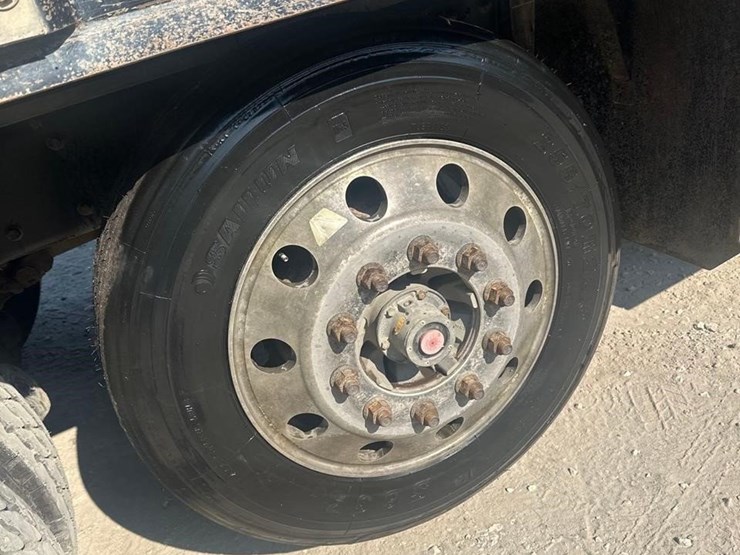 2018-kenworth-t880-image-16