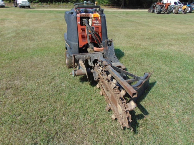 2011-ditch-witch-r230-image-5