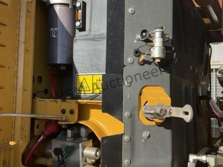 2012-caterpillar-12m2-image-19