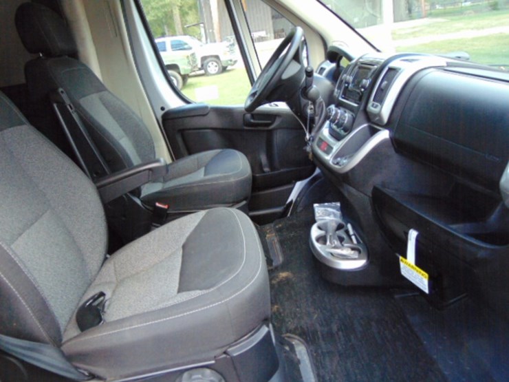2015-dodge-ram-3500-image-4