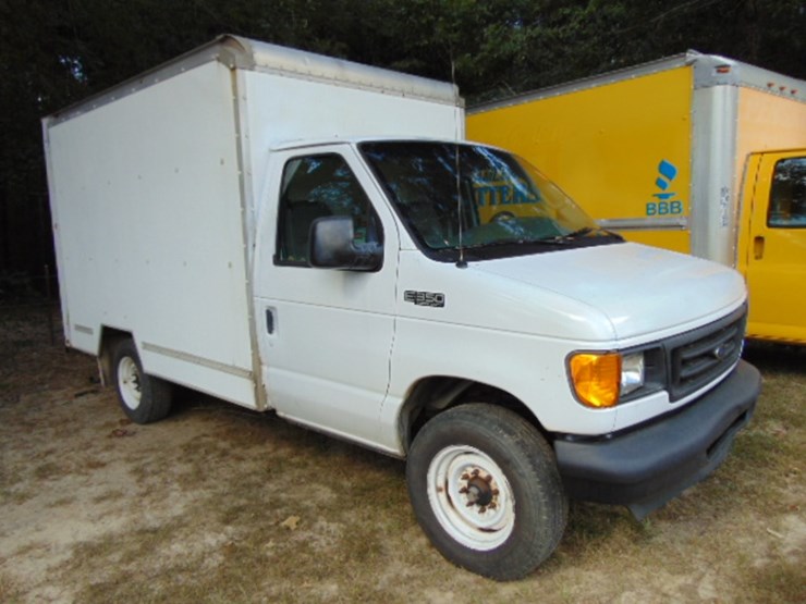 2005-ford-e350-image-2