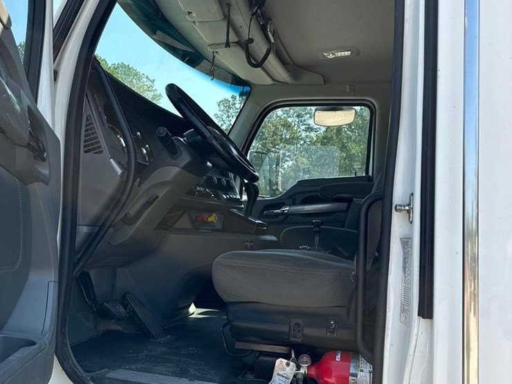 2016-kenworth-t880-image-25