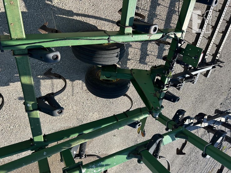 2004-john-deere-2210-image-37