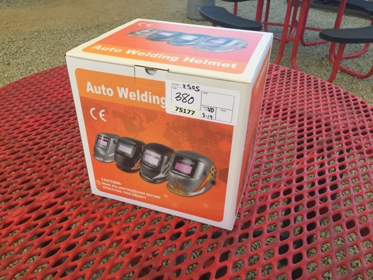 unused-auto-darkening-welding-helmet.-image-1