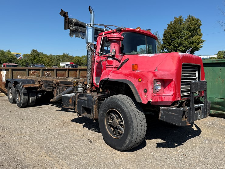 #59-•-mack-tandem-axle-roll-off-truck-image-1