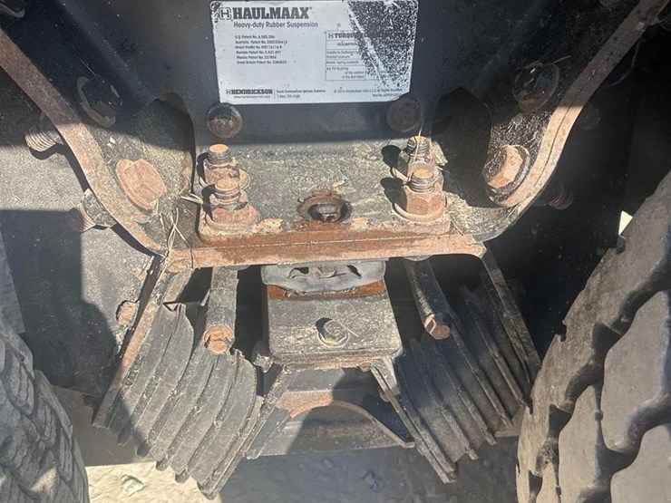 2019-peterbilt-567-image-19
