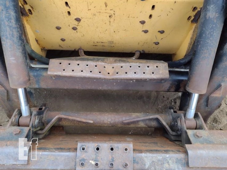 new-holland-lx885-image-13