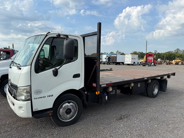 #61-•-2014-hino-195-flatbed-dump-truck-image-1