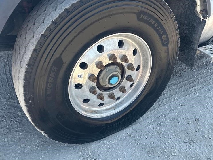 2016-kenworth-t880-image-11