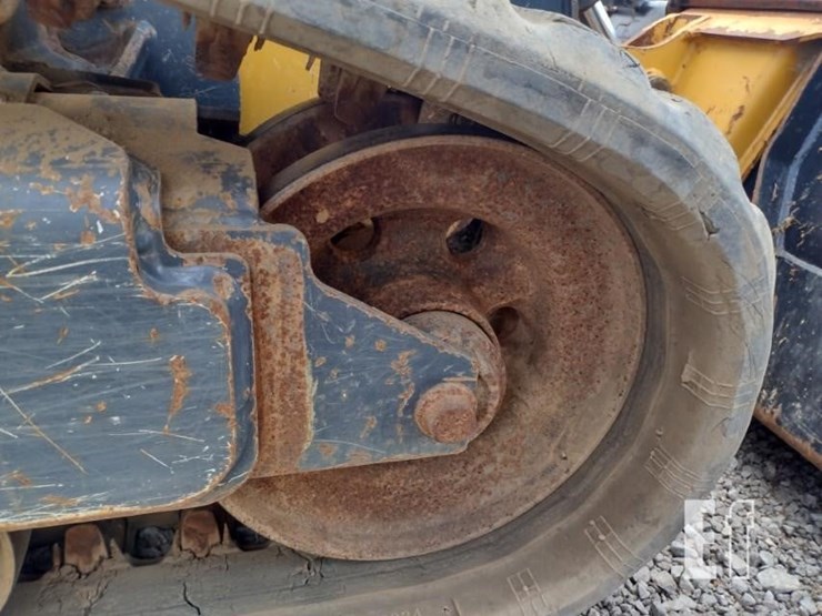 2020-deere-325g-image-32