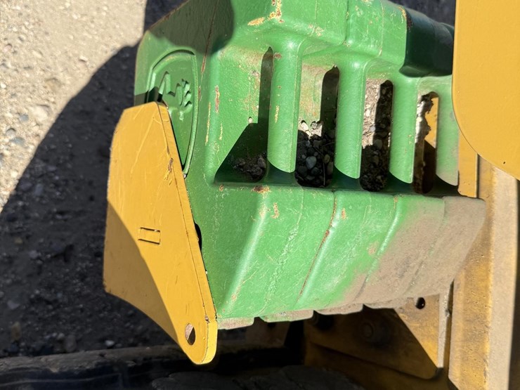 deere-320-image-26