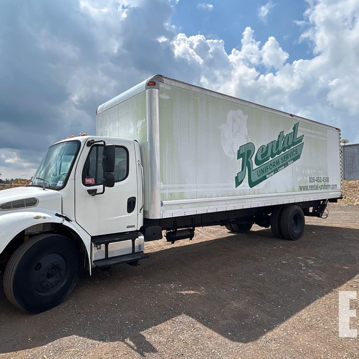 2005 FREIGHTLINER BUSINESS CLASS M2 106