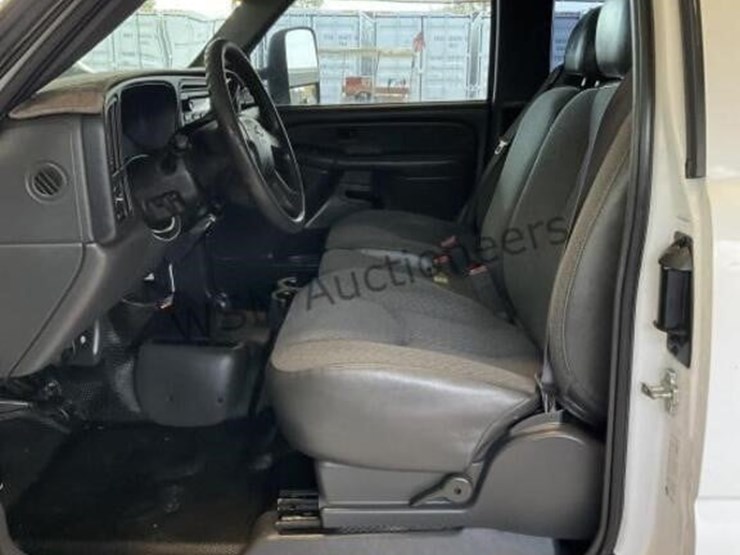2007-chevrolet-silverado-3500-image-22