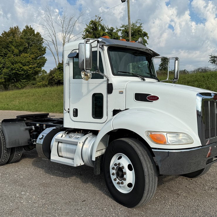2016 PETERBILT 337