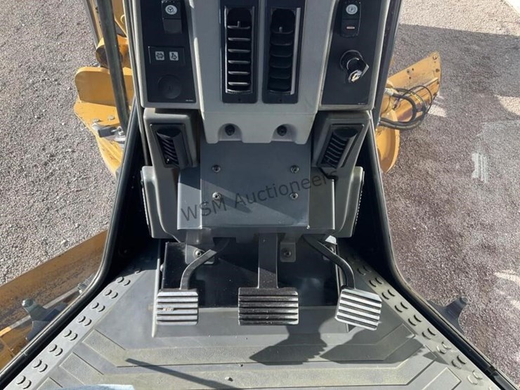2012-caterpillar-12m2-image-31