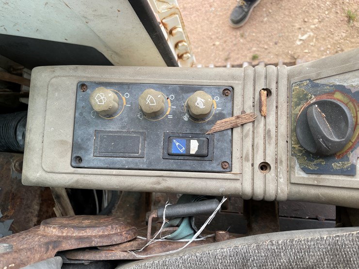 2002-daewoo-solar-220-lc-iii-image-51
