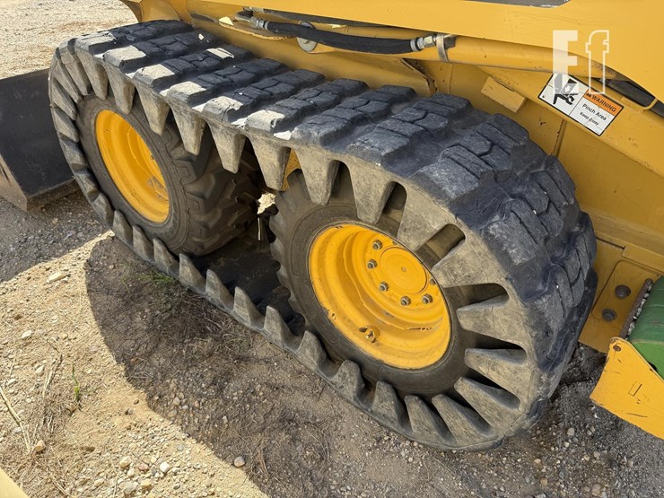 deere-320-image-24