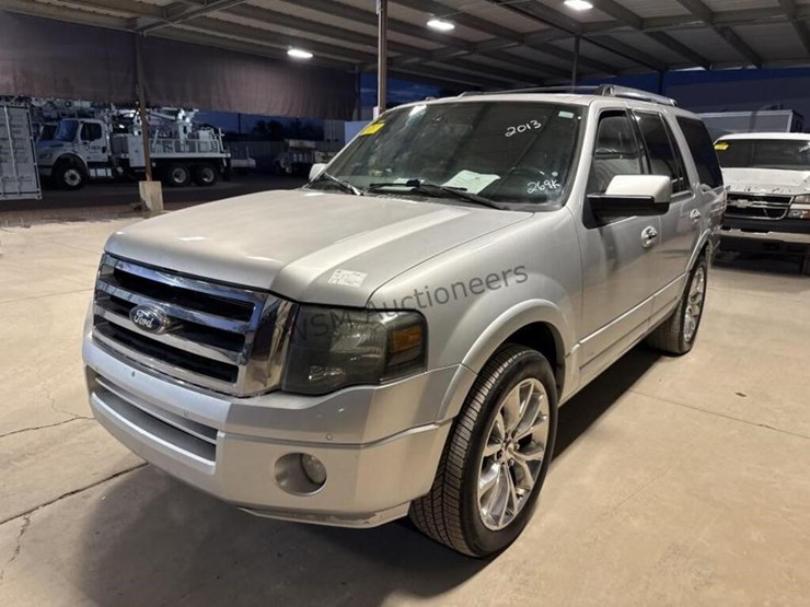 2013-ford-expedition-limited-image-4