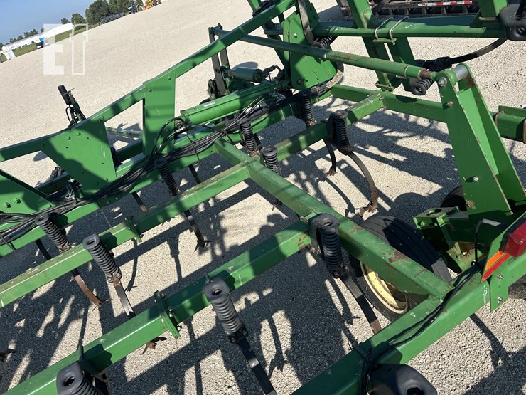 2004-john-deere-2210-image-29