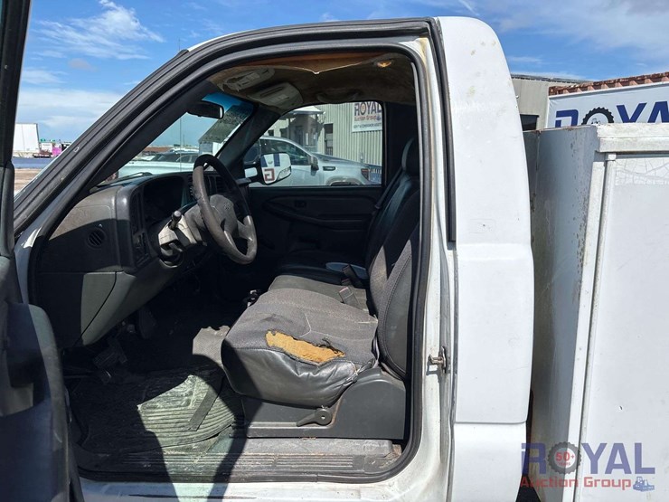 2004-chevrolet-silverado-2500-image-11